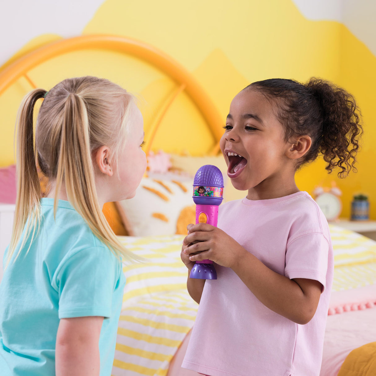 Dora - Micro a fonctions - 18cm - 4 chansons et 9 sons - des 3 ans - Dora l'exploratrice