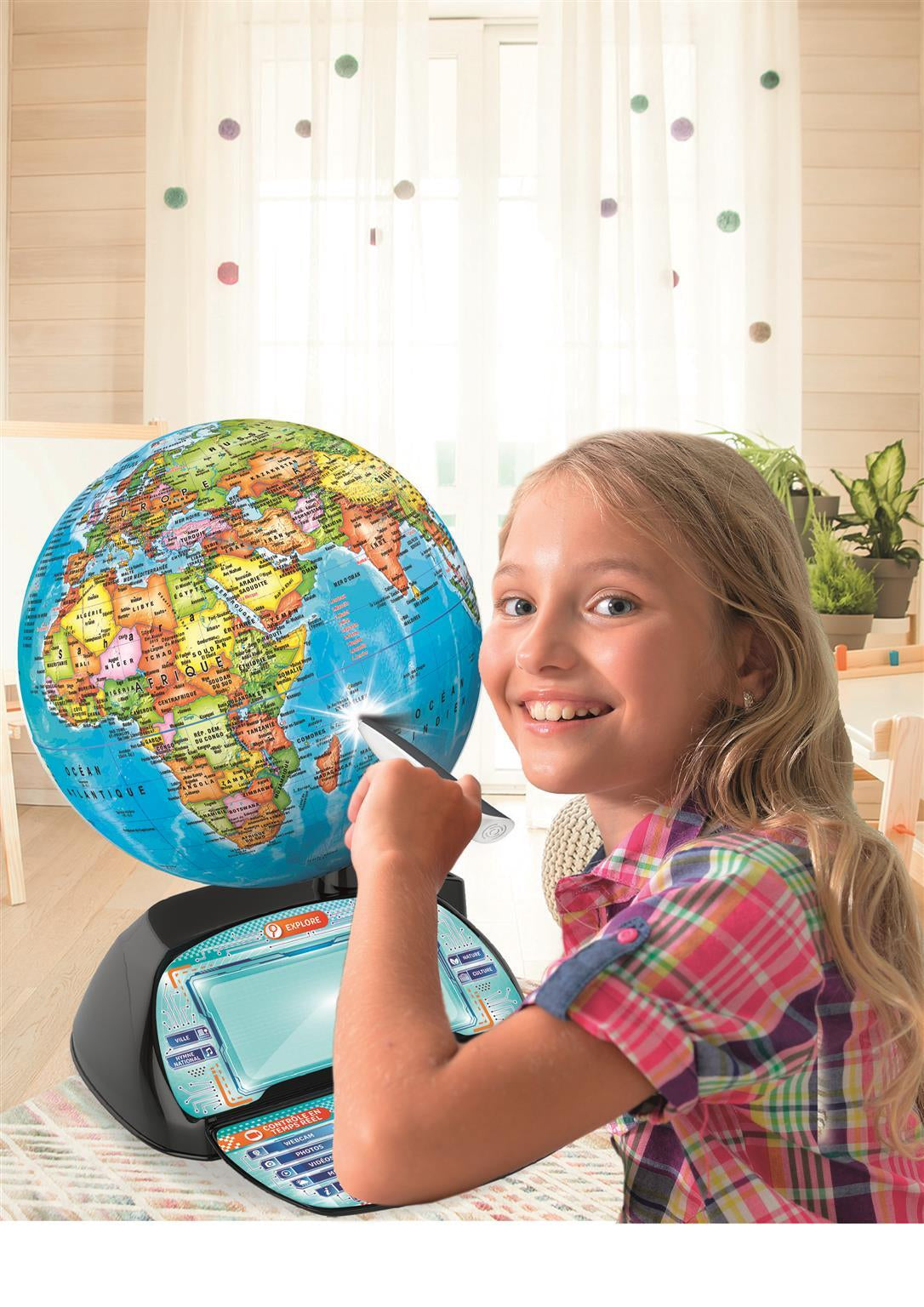 CLEMENTONI - Exploraglobe - Voyage en temps réel - 3 modes de jeu et 28 activités - Stylo Bluetooth