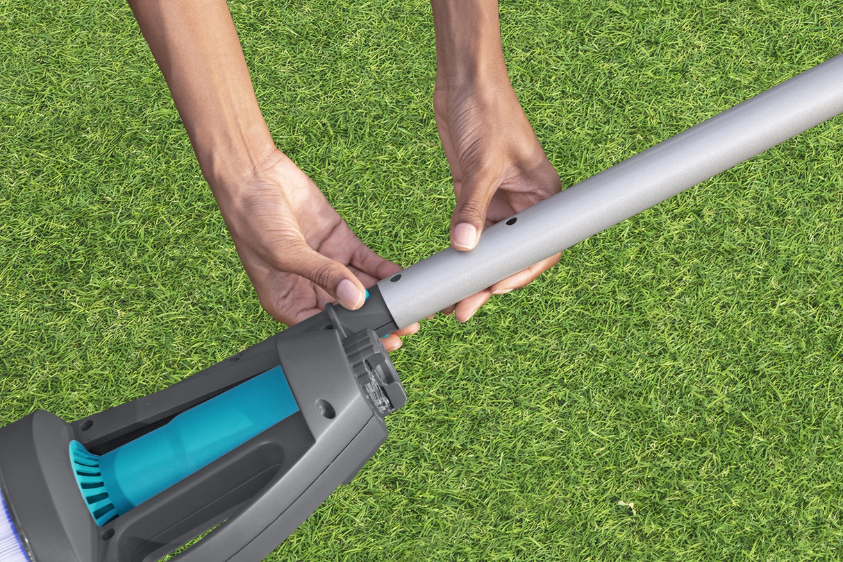 Aspirateur de piscine a main AquaGrip™, temps de marche 90 minutes, pour piscines jusqu'a 6,10m de diametre