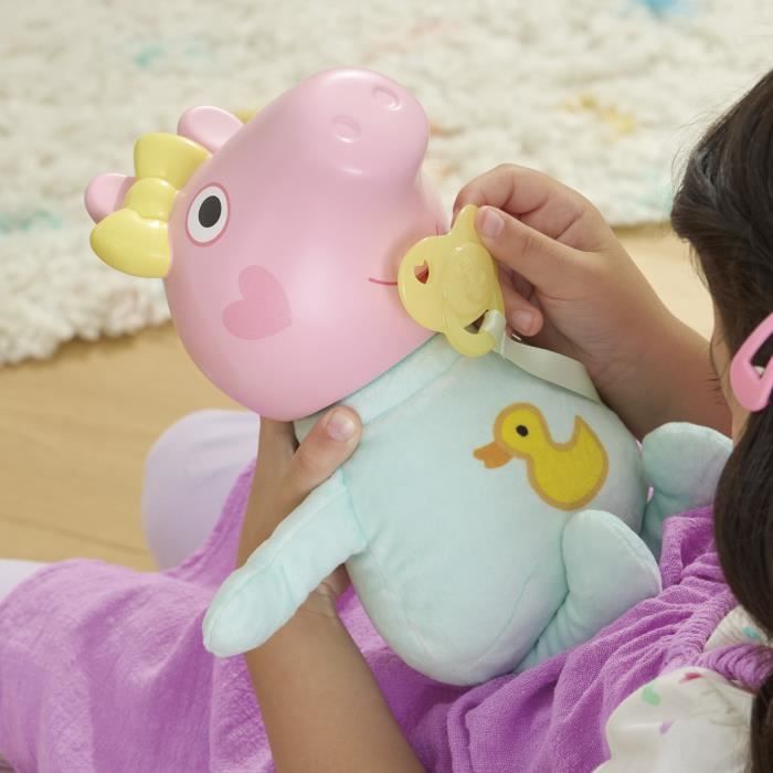 Peppa Pig Gros câlins Evie, poupée interactive avec accessoires, des 3 ans