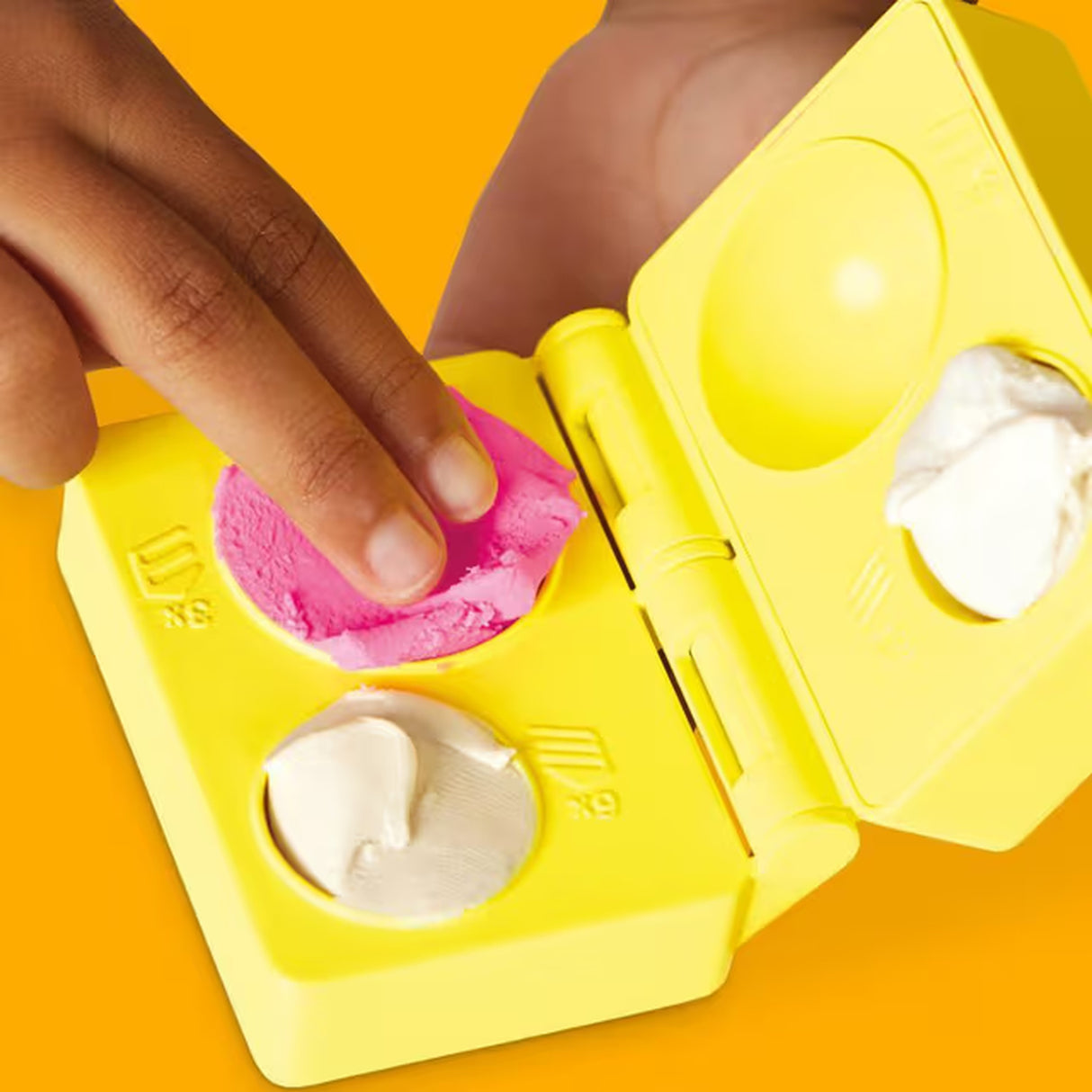 Play-Doh Ma jolie part de gâteau, four jouet, accessoires de cuisine factices et 11 pots de pâte a modeler, des 3 ans