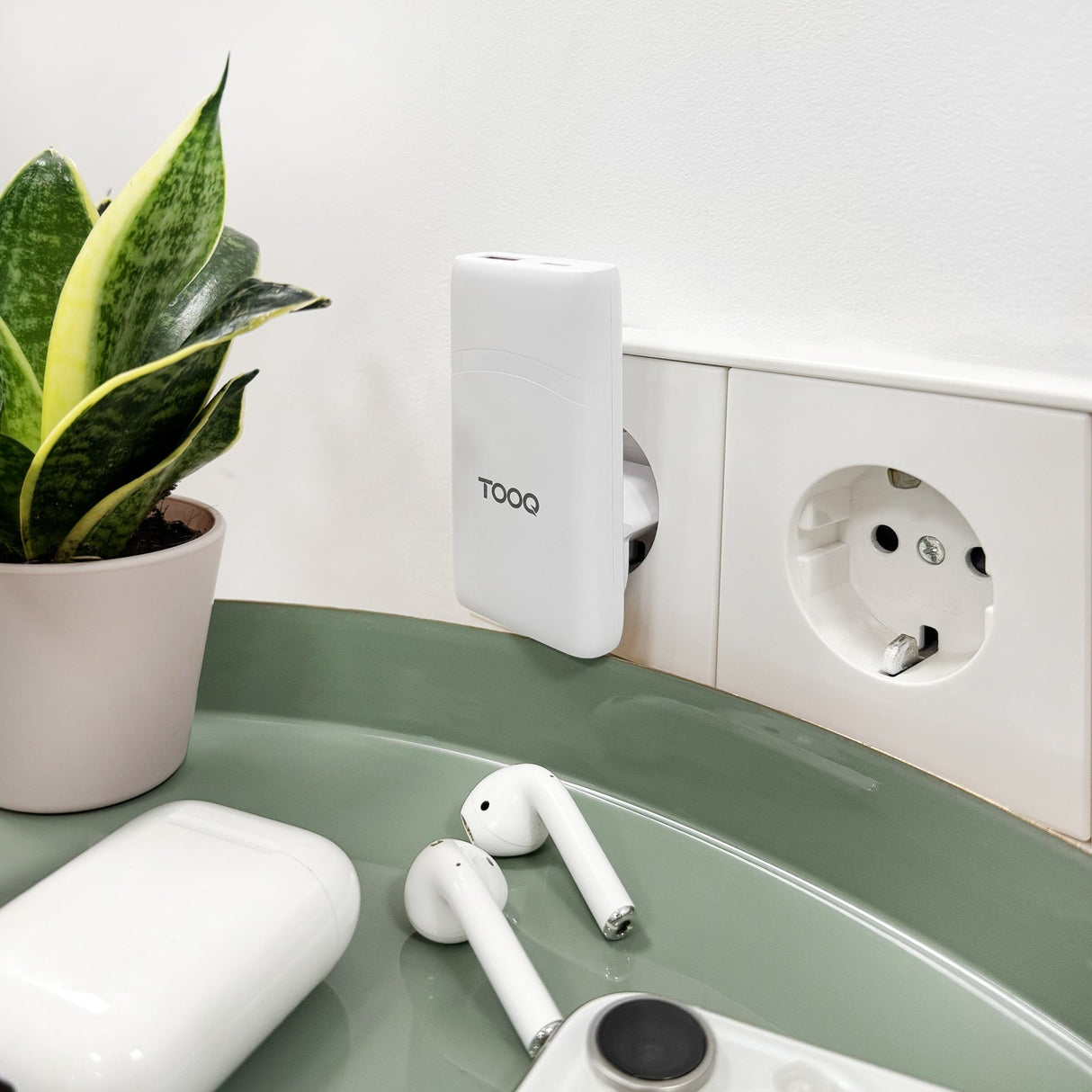Chargeur de voyage Tooq GaN 1x USB-C + 1x USB-A  65W ( blanc)