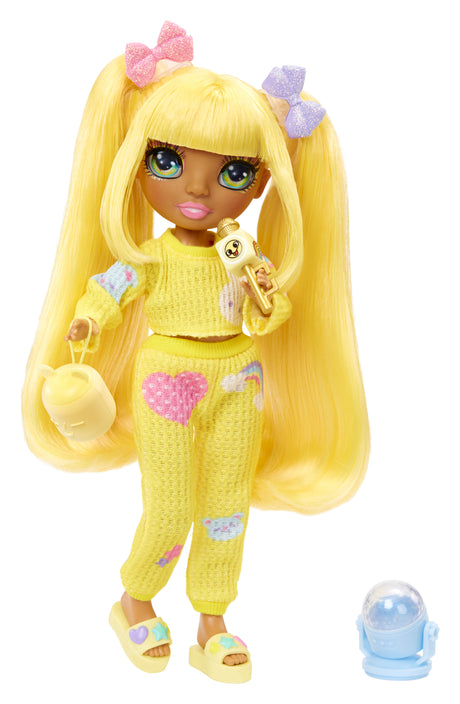 Junior High Pyjama Party - Poupée mannequin articulée 22 cm - Sunny (Jaune) - Nombreux accessoires - a partir de 4 ans