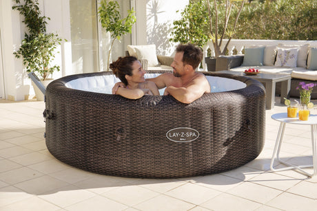 Spa gonflable BESTWAY - Lay-Z-Spa San Fransisco - Hydrojets - 230 x 230 x 71 cm - 5 a 7 places - Carré (couverture, 5 appuie-tete)