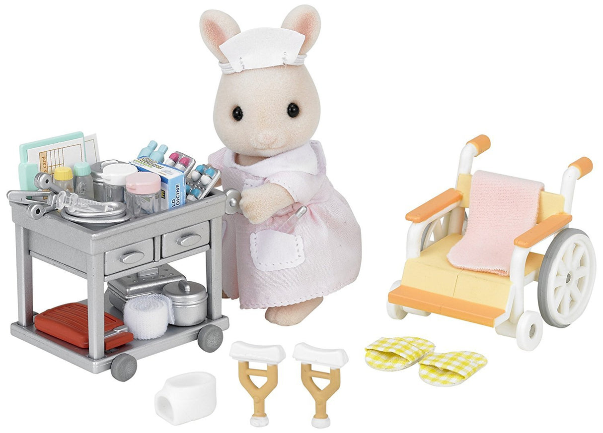 Figurines miniatures - SYLVANIAN FAMILIES - L'infirmiere et accessoires pour soigner et nourrir les patients
