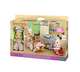Figurines miniatures - SYLVANIAN FAMILIES - L'infirmiere et accessoires pour soigner et nourrir les patients