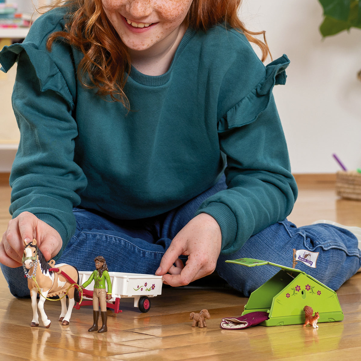 Aventures au camping de Sarah, coffret schleich avec 23 éléments inclus dont 1 cheval schleich et 1 personnage, coffret figurines