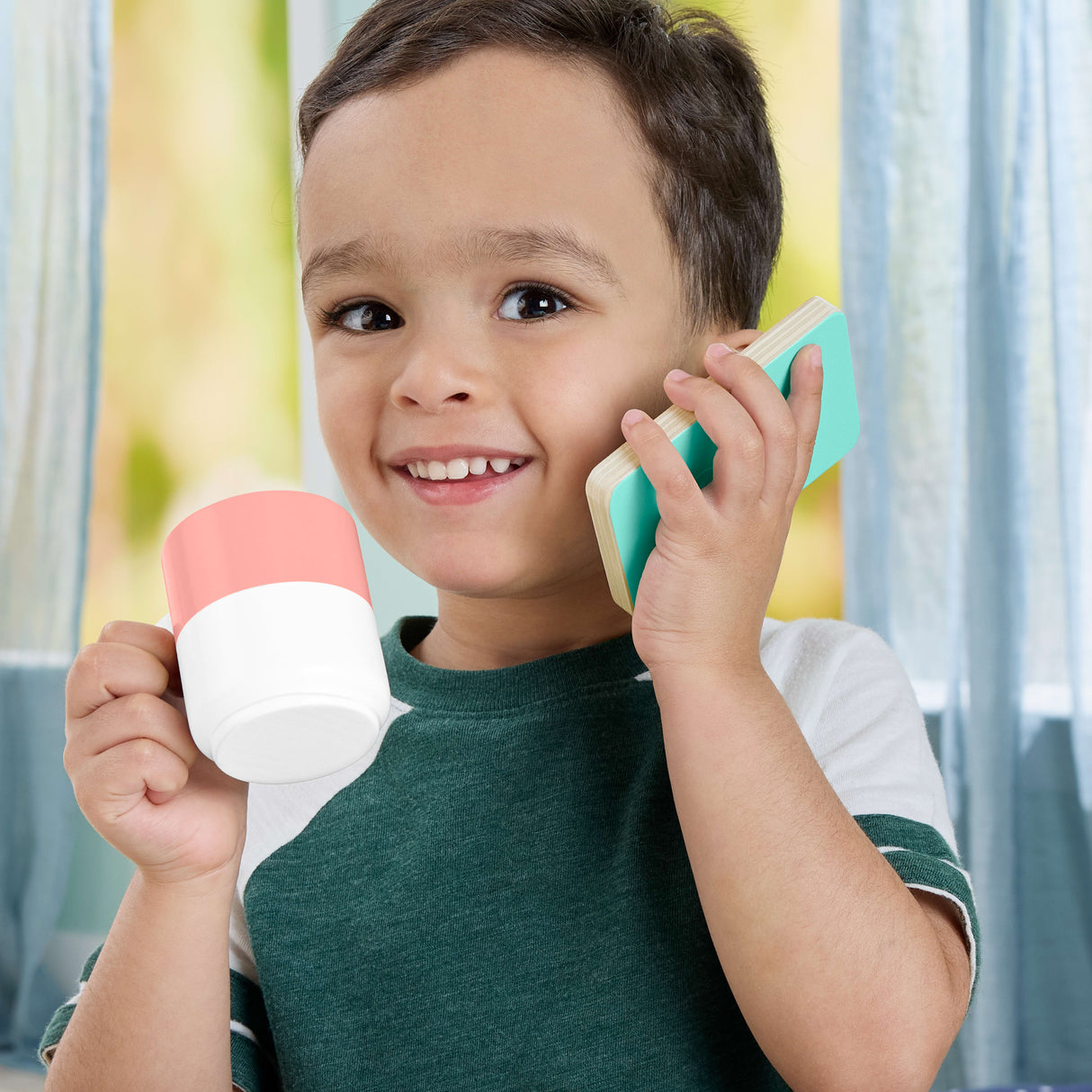FISHER-PRICE Set de télétravail en Bois, 9 éléments avec ordinateur portable et téléphone en bois HXV11