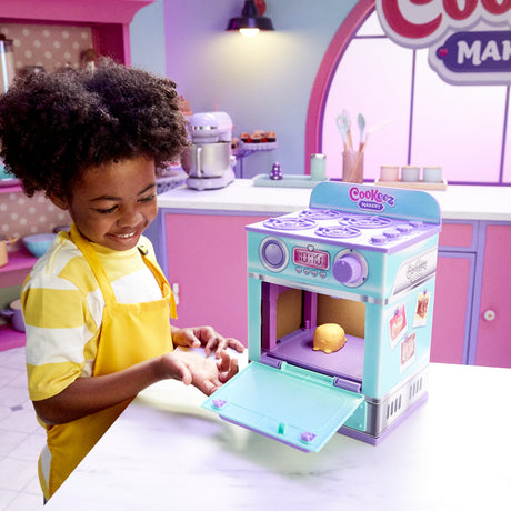 Fabrique a Pâtisserie Bleue - MOOSE TOYS - COOKEEZ MAKERY - Four interactif, peluche parfumée et accessoires