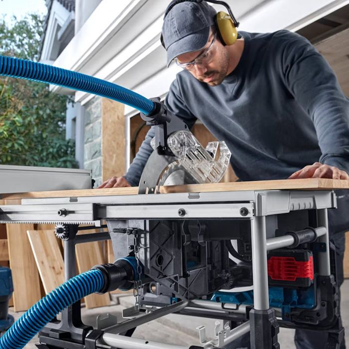 Scie sur table BOSCH PROFESSIONAL - GTS 18V-70 - 18V - 216 mm - 5?500 t/min - Avec accessoires