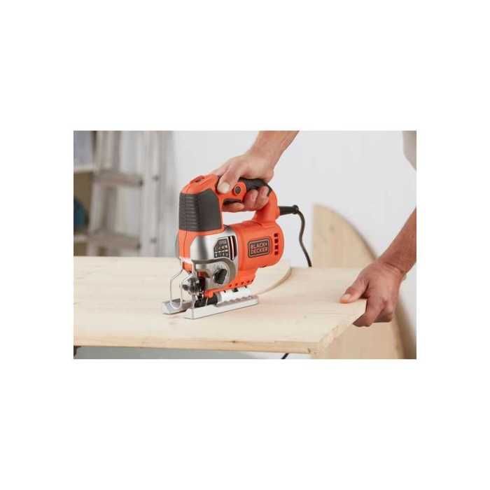 Scie sauteuse filaire BLACK + DECKER BES610K - 650W - 3100 trs/min - Fonction pendulaire réglable