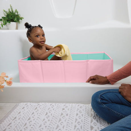 DISNEY BABY- MINNIE, Baignoire bébé pliable - Nomade - Doublure imperméable - Facile a nettoyer- Bouche d'évacuation facile
