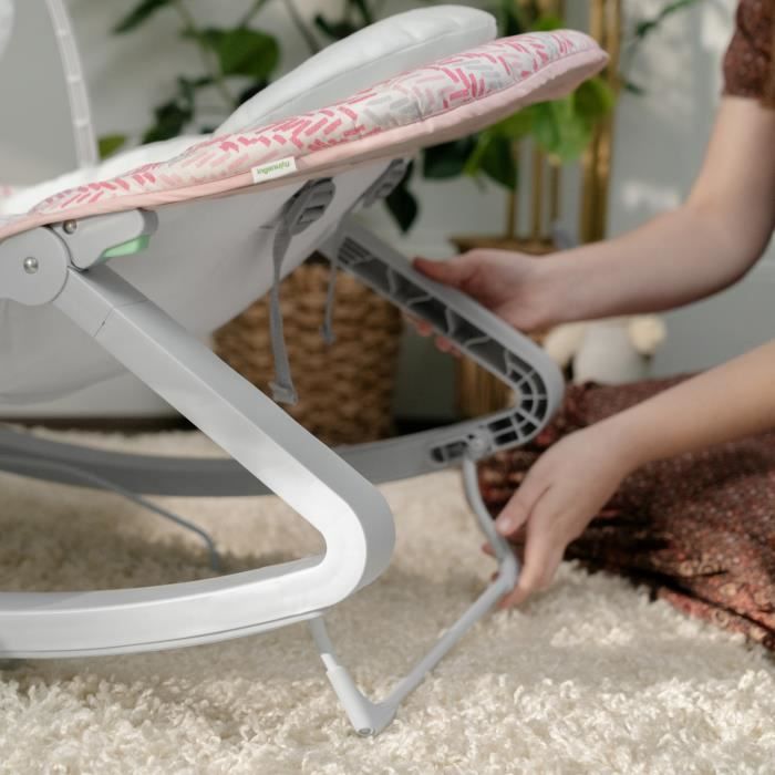 INGENUITY Transat bébé bascule évolutif 3-en-1 Keep Cozy -Lily- 3 Positions: arche avec jouets peluches amovible, jusqu'a 18 kg