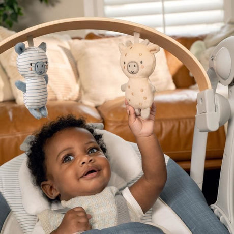 INGENUITY Transat bébé Balancelle électrique pliable – Chambray,cadeau bébé, 5 vitesses de balancement, 8 mélodies