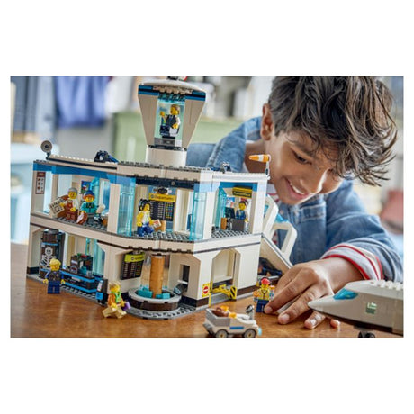 LEGO City 60502 L'Aéroport et l'Avion - Jeu de Construction pour Garçon ou Fille des 8 ans
