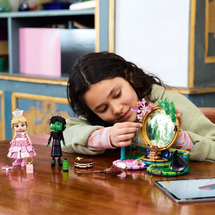 LEGO Wicked 75682 Figurines d'Elphaba et de Glinda - Jouet pour enfant des 10 ans & Déco