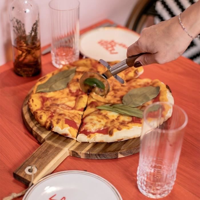 Set a pizza - LIVOO - MES158 - Bois acacia - 30 x 45 cm - 1 roulette a pizza - Poignée avec trou de suspension