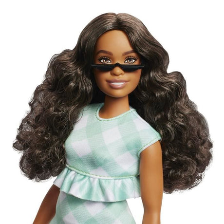 Barbie - Poupée Barbie Fashionistas Robe Vert Menthe avec lunettes - Barbie - HYT96
