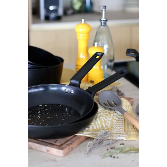 Poęle - MENASTYL - 6020638 - En aluminium forgé - 28 cm - Noir - Tous feux dont induction