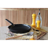 Poęle - MENASTYL - 6020638 - En aluminium forgé - 28 cm - Noir - Tous feux dont induction