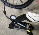 Pompe a pied a manometre homologué - MICHELIN - Modele 2023 - 7 Bars - Flexible 60 cm - Embouts de gonflage inclus