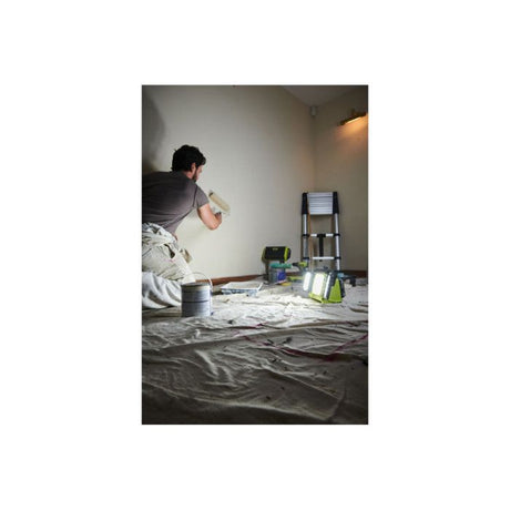 RYOBI - Triple panneau lumineux LED 18V ONE+ - 3 intensités : 3000 / 1200 / 500 Lum. - panneaux 360°, panneau central 130° - RLP18-0