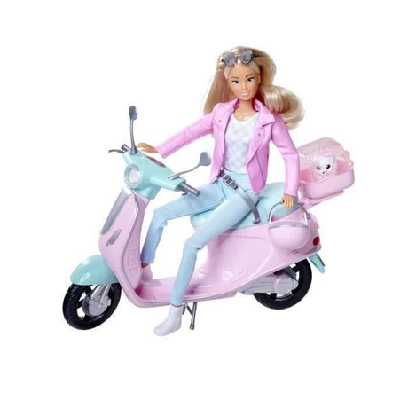 Steffi Love sur son scooter