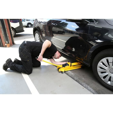 STANLEY - Cric 2 Tonnes - STMT81251-1 - Hauteur mini 85mm & hauteur maxi 381mm - Jaune