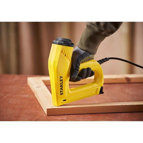 Agrafeuse filaire - STANLEY - 6-TRE550 - câble de 2,5 m - agrafe type G - clous type J - Gamme PRO