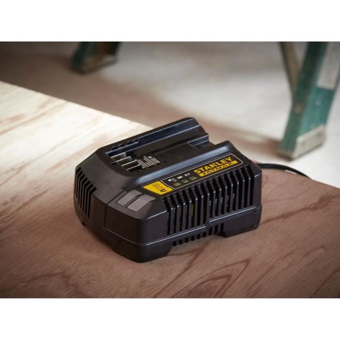 Chargeur 18V 4A - STANLEY FATMAX - Compatible avec toutes les batteries de la Gamme V20 - SFMCB14-QW