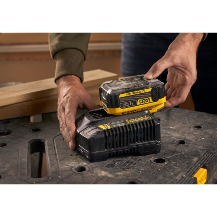 Chargeur 18V 4A - STANLEY FATMAX - Compatible avec toutes les batteries de la Gamme V20 - SFMCB14-QW