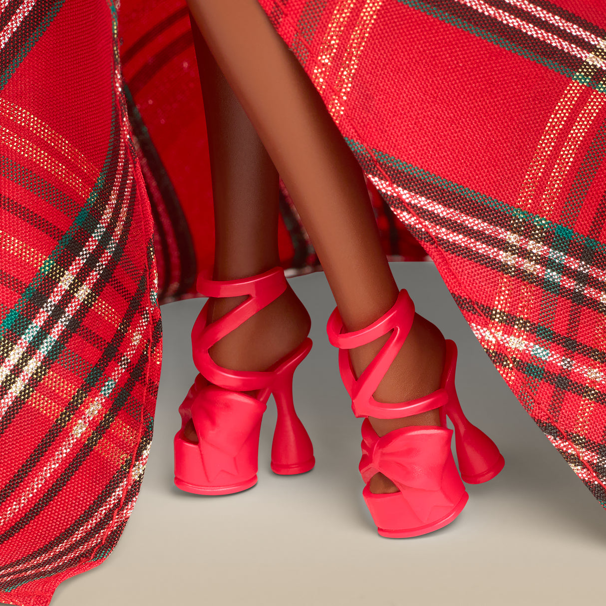 BARBIE Poupée joyeux noël brune HRM62