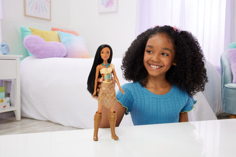 Pocahontas Poupée 29 cm, Mattel Poupée Disney Princesses habillage et accessoires HLW07