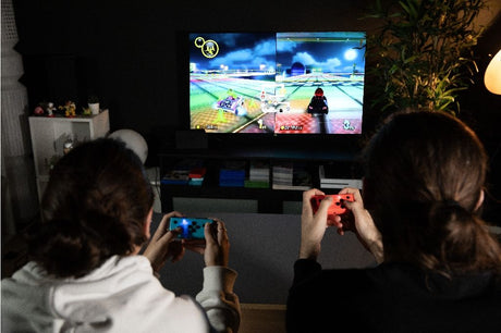 Manettes Joypads - Nintendo Switch et Switch OLED - KONIX - Autonomie 8 h - Fonction vibration - Bleu et rouge