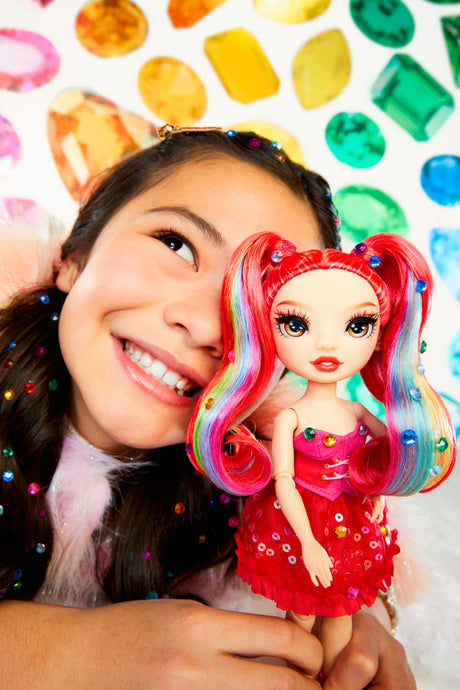 Rainbow High - Poupée Mannequin Be Dazzling - Vivienne Rouge - 28 cm - Pierres précieuses scintillantes et accessoires inclus