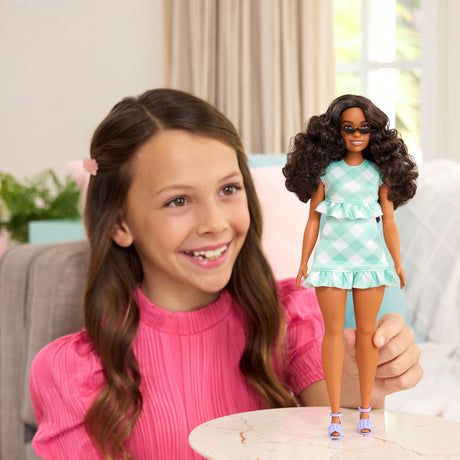 Barbie - Poupée Barbie Fashionistas Robe Vert Menthe avec lunettes - Barbie - HYT96