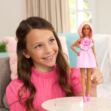 Barbie - Poupée Barbie Fashionistas Robe Sans Bretelle Rose avec accessoires - Barbie - HYT94