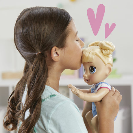Baby Alive, Harper Hugs Marche a 4 pattes, poupée électronique de 27  cm marchant a 4 pattes, cheveux blonds, a partir de 3 ans