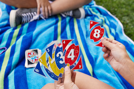 Mattel Games - UNO H20 TO GO - Uno Sport Jeu De Cartes - Jeu De Cartes Famille - 7 Ans Et + - P1703 - Jeux de cartes mattel uno P170