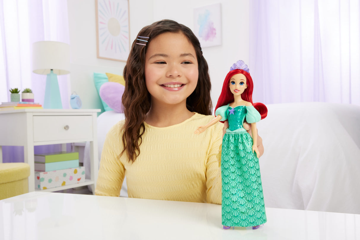 Ariel Poupée 29 cm, Mattel Poupée Disney Princesses habillage et accessoires HLW10