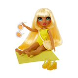 Rainbow High Swim & Style - Poupée mannequin ariculée 27 cm - Sunny (Jaune) - Maillot de bain + Paréo - a partir de 4 ans