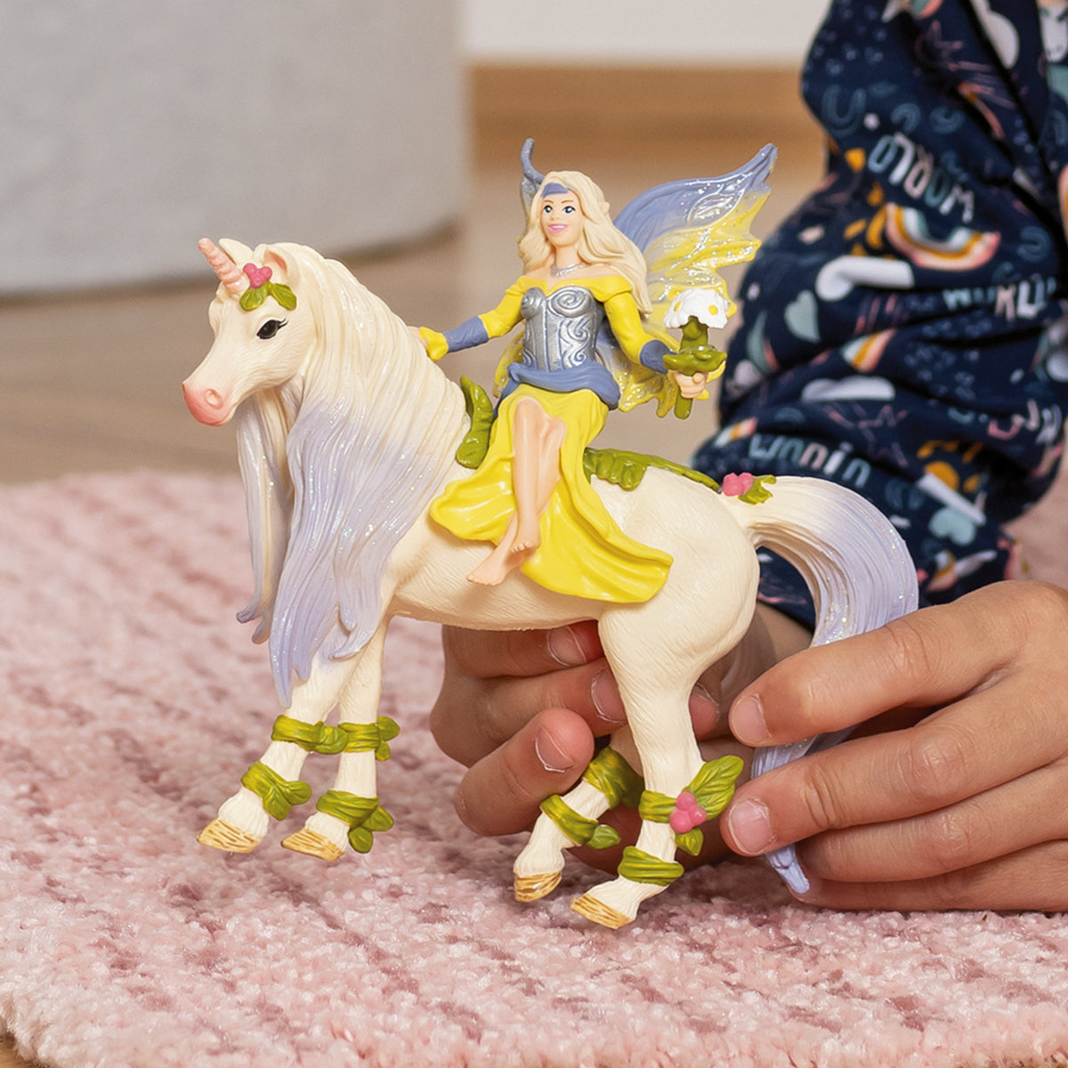 Fée Sera avec Figurine Licorne aux fleurs - Fée Sirene Magique et Fantastique et Jouet Licorne - Coffret de Jouets Idéal pour les